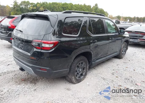 2025 Honda Pilot Trailsport z USA, uszkodzony, nr VIN 5FNYG1H62SB082637